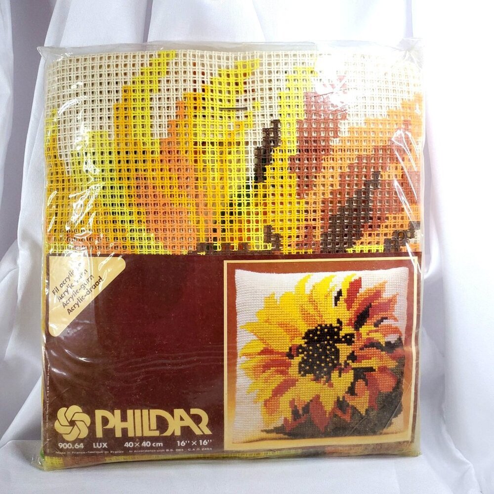 Vintage Phildar Sunflower Needlepoint Cushion Kit With Acrylic Yarn 16" x 16" - Picture 3 of 6